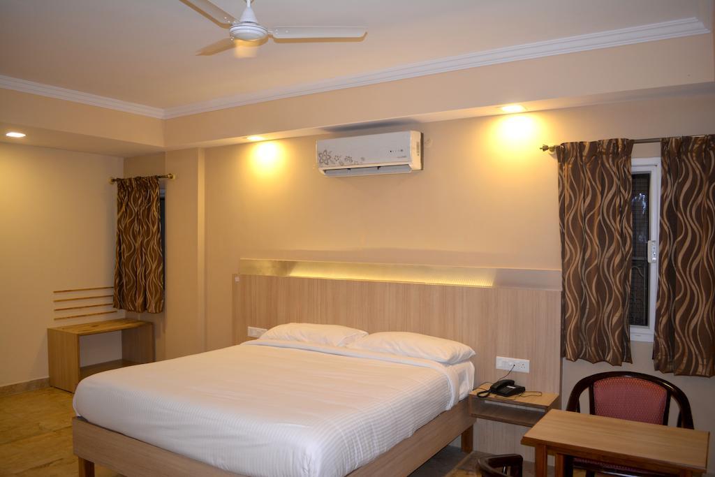 Hotel Royal Opera Bangalore Chambre photo