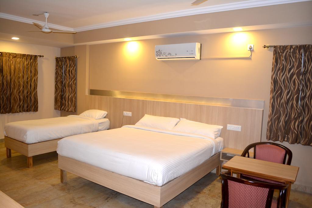 Hotel Royal Opera Bangalore Chambre photo