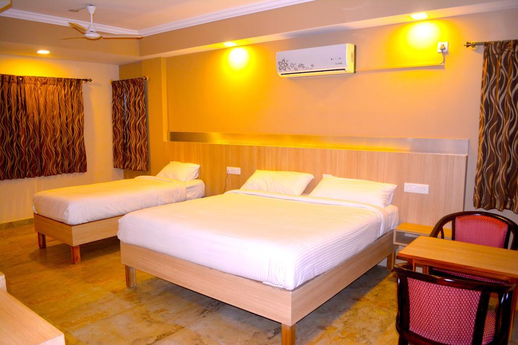 Hotel Royal Opera Bangalore Chambre photo