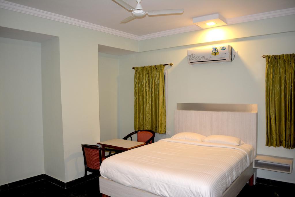 Hotel Royal Opera Bangalore Chambre photo